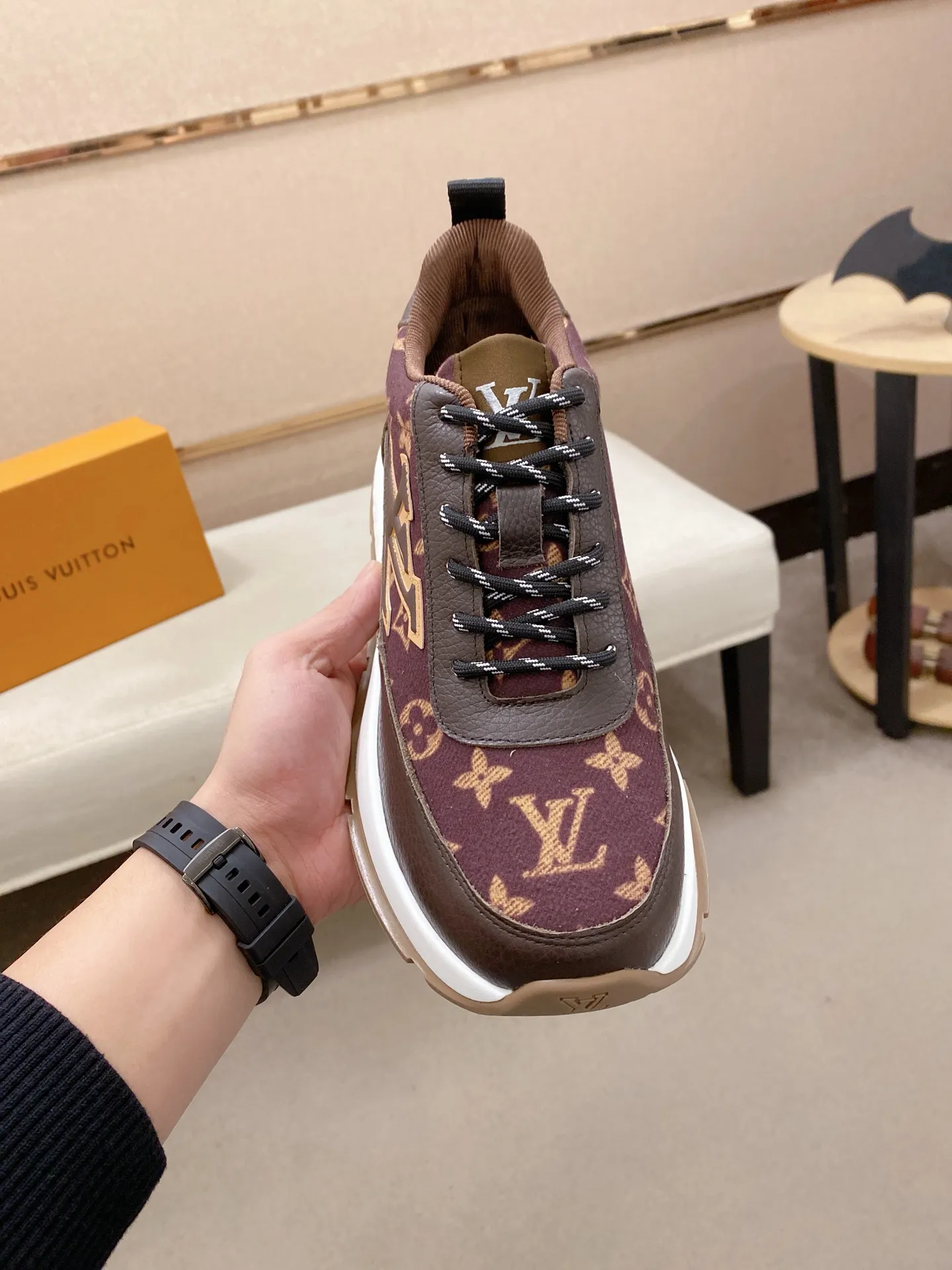 Factory price: 442💰🎉🎉LV~Louis Vuitton trendy men's shoes, new shipments, latest matching, same style as the official website, super high quality, best-selling season [strong][strong][strong] Selected first-layer cowhide, comfortable and breathable mesh lining, original last, comfortable on the feet, wear-resistant rubber outsole, size: 38-44.